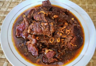 Resep Semur Daging Sapi Spesial ala Rumahan, Enak dan Empuk!