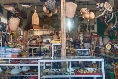 Waw! Pasar Loak di Lombok Jual Barang Antik, Berusia Ratusan Tahun Punya Kisah Mistis