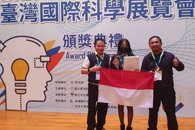 Keren! Gegara Daun Kelor, Siswi SMA 5 Surabaya Juara 1 Taiwan International Science Fair