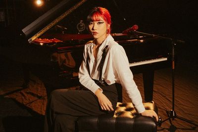 Tak Lagi Metal Berdistorsi, Isyana Rilis Unlock the Key dan IL SOGNO Versi Piano