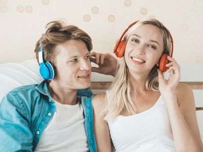Percaya atau Enggak, Musik Ternyata Bisa Meningkatkan Gairah Bercinta Lho!