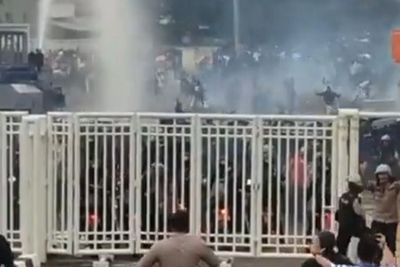 Gas Air Mata di Stadion Jatidiri Trending, Netizen: Senjata Andalan Mulai Dikeluarkan!
