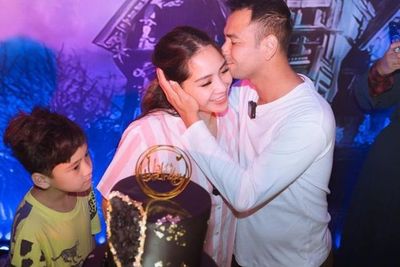 Bertemakan Halloween, Ini Potret Raffi Ahmad dan Nagita Slavina Dapat Kejutan Ulang Tahun