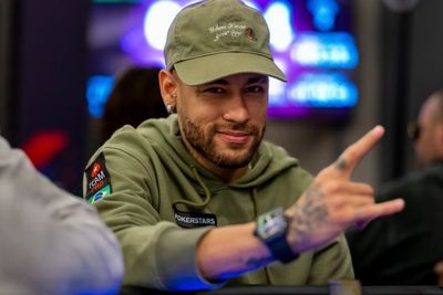 Neymar Kepergok Main Poker dan Konsumsi Junk Food, Pelatih PSG Masih Beri Pembelaan