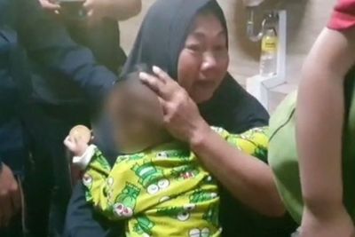 Isak Tangis Warnai Penyerahan Bayi yang Ibunya Dibunuh Karyawan Ayam Goreng di Bekasi