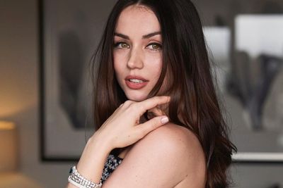 Anna de Armas Sebut Media Sosial Bikin Bintang Film Gak Lagi Eksklusif, Maksudnya?