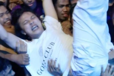 Gokil! Nyanyi Bareng Tipe-X, Bisma Smash Nekat Stage Diving: Ada Lawan?