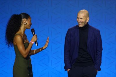 Zidane Sudah Lama Nganggur, Kirain Jadi Pelatih Bola Gak Taunya Malah Masuk Tim Formula 1
