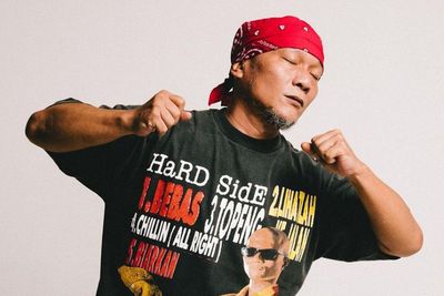 Anak 90-an Merapat! GINSENG STRIP Bikin Kaos Keren Collab Iwa K