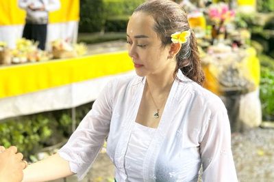 Jalani Ritual Hindu, Aura Kasih Logout dari Islam?