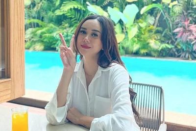 Tepis Isu Pindah Agama, Aura Kasih: Abis Salat Subuh Gak Bisa Tidur Lagi