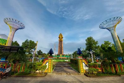 Unik, Monumen Kota Ini Berbentuk Tombak, Ada 3 Unsur Islam di Dalamnya