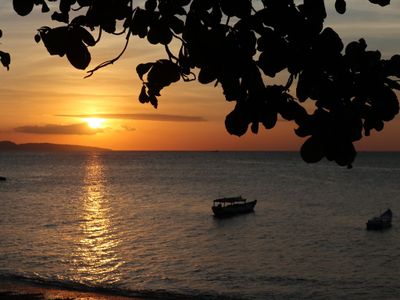 Anak Senja Merapat, Ini 4 Rekomendasi Tempat Terbaik Melihat Sunset di Kota Kupang