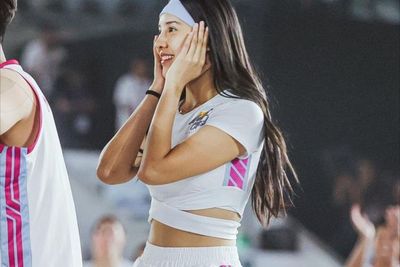 Candid Cantik Anya Geraldine Main Voli Rambut Panjang Digerai, Netizen: Gak Ada Cacatnya