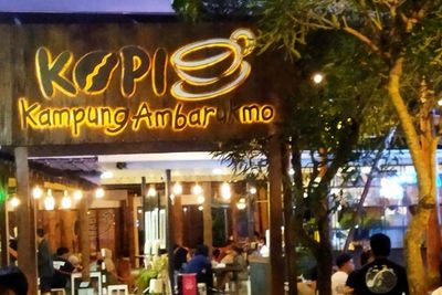 Sensasi Ngopi di Pinggir Rel Kereta Api Favorit Orang Yogyakarta!