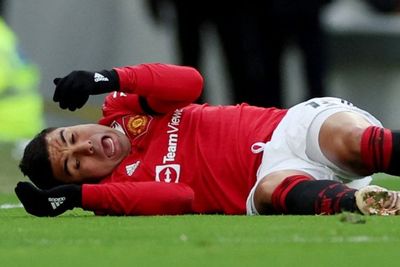 Momen Casemiro Jadi Preman Pensiun di MU vs Barcelona, Trauma Dapet Kartu Merah Lagi?