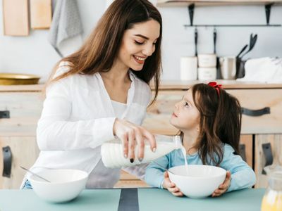 Kental Manis Picu Obesitas, Begini Cara Siasati Nutrisi Anak jika Tak Mampu Beli Susu