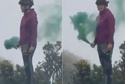 Video Detik-detik Pendaki Nyalakan Smoke Bomb di Gunung Gede, Demi Konten?