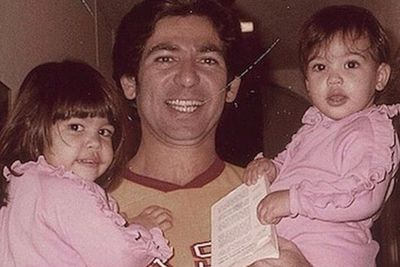 Teringat Kenangan dengan Mendiang Ayah, Kim Kardashian: Tolong, Datang ke Mimpiku