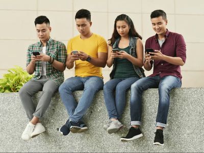 Gadget dan Aksesori Apa Sih yang Paling Banyak Diburu Gen Z di 2024?