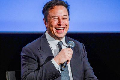 Padahal Pemilik Twitter, Elon Musk Harus Minta Izin Pengacara untuk Ngetwit, Kok Gitu?