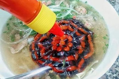 Kreasi Semangkok Bakso Dihias ala Latte Art Pakai Saos dan Kecap: Barista Ketar-ketir
