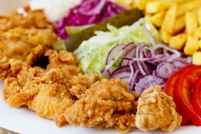 Resep Crispy Chicken Salad, Perpaduan Protein dan Sayur untuk Santapan Keluarga