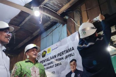 Lewat Program BPBL, Ratusan Keluarga Tidak Mampu di Papua Barat Nikmati Listrik Gratis