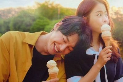 3 Film Hubungan Asmara dengan Ending Sekedar Jadi Tamu Undangan, Nyesek Bukan Main!