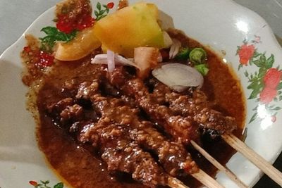 Berburu Kuliner Legendaris Kendal, Sate Bumbon Pak Darmaji yang Rasanya Nggak Ada Duanya