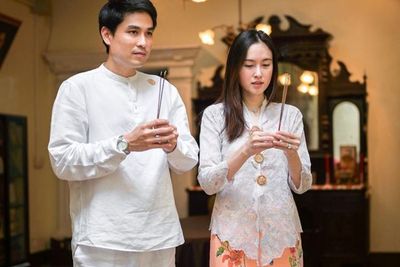 Gaya Sederhana Transgender Nong Poy Ritual Adat Bareng Calon Suami: Gak Dandan Aja Cantik