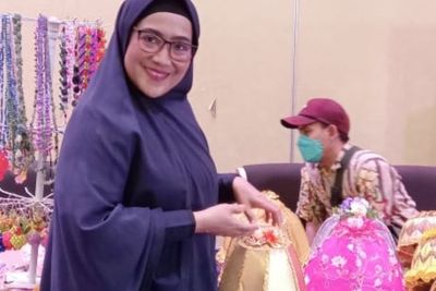 Rajin Ikut Pelatihan, Lies Herawati Bisa Bangun Usaha Kerajinan Bosara di Makassar