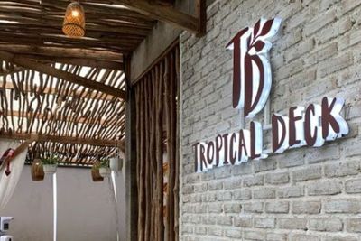 Kafe Bogor Tropical Deck by Pakis Hills di Puncak, Pet Friendly Pemandangannya Indah 