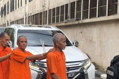 Polda Metro Gelar Rekonstruksi Kasus Serial Killer Wowon Cs di TKP Langsung!