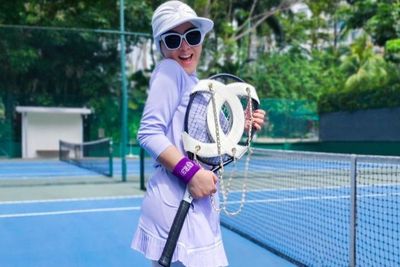 Real Sultan! Syahrini Pamer Pakai Raket Tennis Merek Channel Ratusan Juta, Bisa Beli Mobil