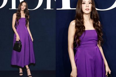 Pesona Jisoo BLACKPINK Kenakan Gaun Ungu Dior di Paris Fashion Week 2023: Boneka Hidup!
