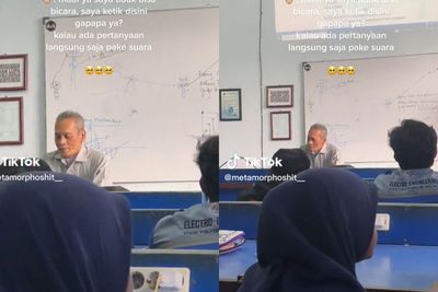 Pita Suara Diangkat, Dosen Ini Tetap Semangat Mengajar meski Komunikasi Melalui Tulisan
