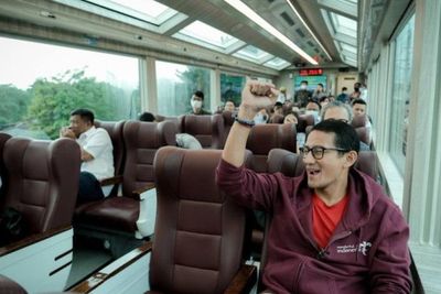 Sandiaga Uno Jajal Kereta Panoramic saat Kunjungan Kerja: Sensasinya Luar Biasa!