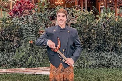 Gagah Banget! Intip Potret El Rumi Tampil Pakai Busana Adat Jawa, Netizan Langsung Heboh