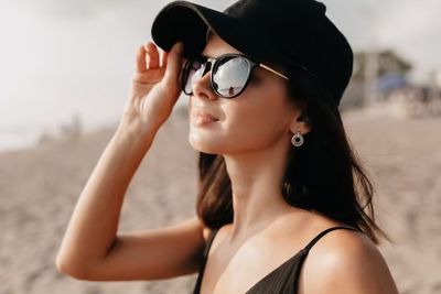 Tips Pilih Kacamata Hitam Buat Halangi Sinar UV, Bukan Cuma Gaya-gayaan Aja