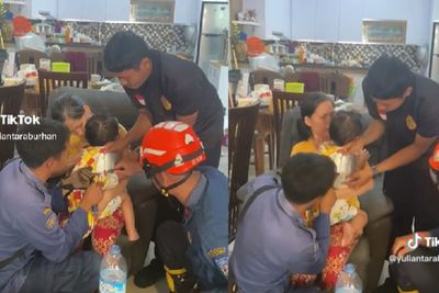 Viral, Bocah Perempuan Kejebak Loyang Kue, Petugas Damkar Gercep Turun Tangan