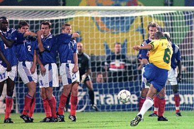 5 Pesepak Bola Dunia yang Memiliki Tendangan Keras dan Bikin Kiper Mati Langkah, Siapa Saja?