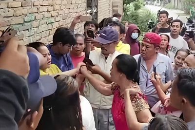 Duh! Ketahuan Curi Emas, Emak-Emak di Tebing Tinggi Diamuk Massa 