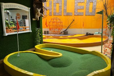 HOLEO Golf & Museum, Tempat Rekreasi Asik Melepas Penat dengan Bermain Mini Golf