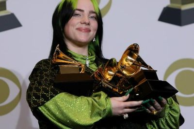 Billie Eilish Hapus Semua Aplikasi Medsos dari HP-nya: Saya Bukan Budak Internet!