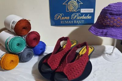 Lewat Rumah BUMN, BRI Bantu Promosikan Keunikan Sepatu & Sandal Rajut dari Tarutung