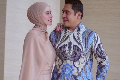 Angel Lelga Pamer Foto Mesra dengan Pria, Dilamar?