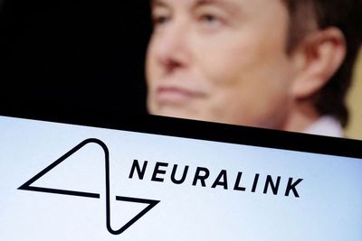 Ambisi Gila Elon Musk Tanam Chip di Otak Manusia Ditentang AS