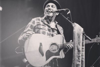 Konser 25 Tahun Berkarya Glenn Fredly Digelar dengan Hadirkan Hologram, Siap Nostalgia?