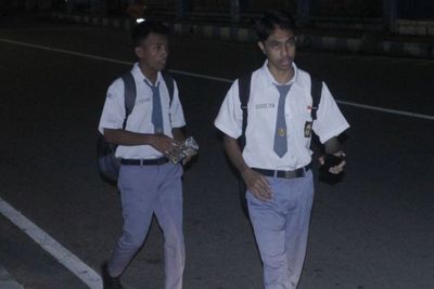 Pelajar SMA di Kupang Ngaku Pusing karena Kurang Tidur Usai Masuk Sekolah Jam 5 Pagi